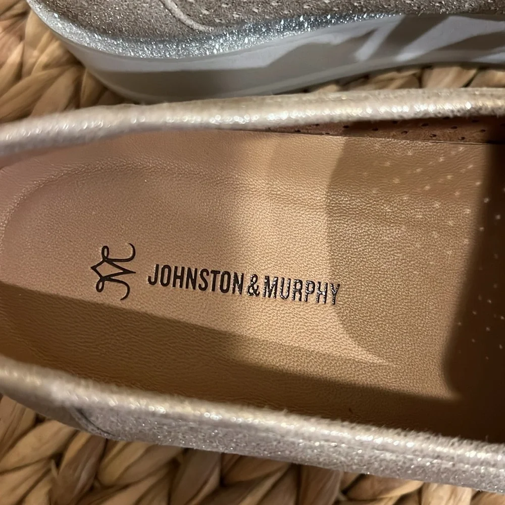 New Johnston & Murphy Gracelyn Tassel Loafer, size 8.5 M. Gold, silver, white. - Picture 3 of 9